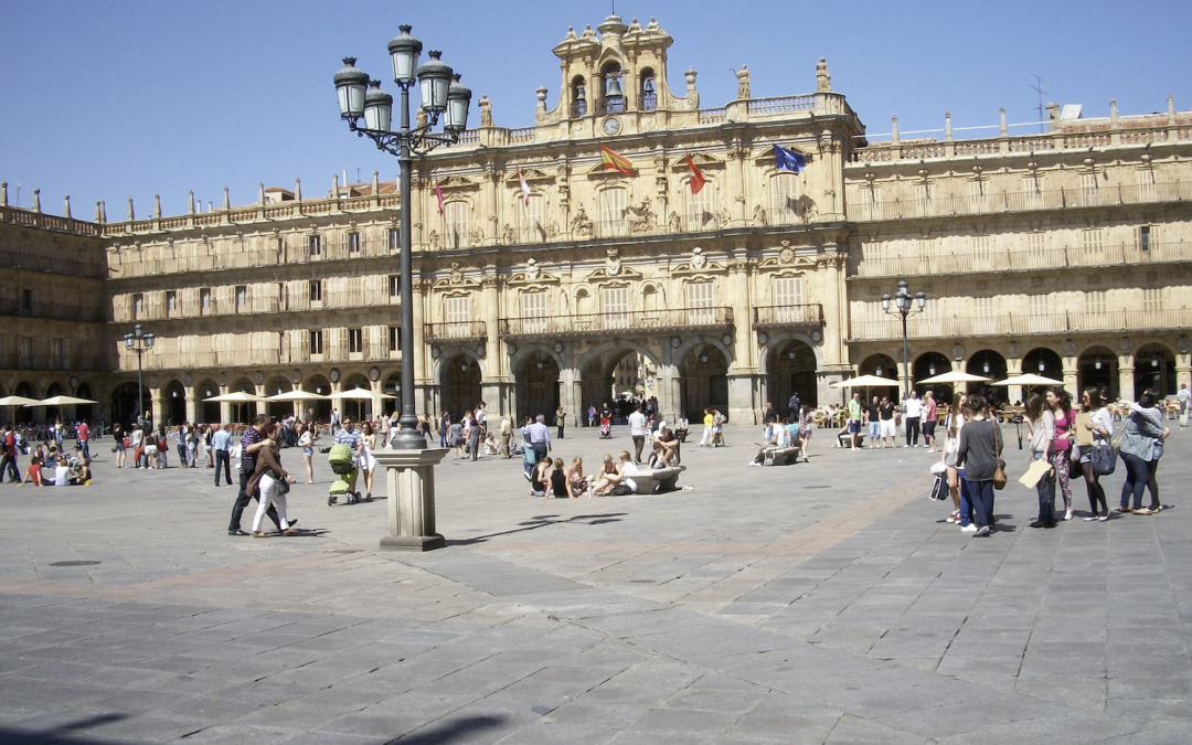 Salamanca inicia expedientes sancionadores por incumplir la ordenanza de rótulos