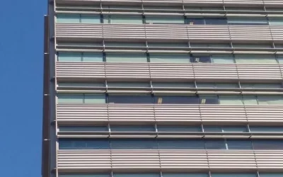 Normativa y mantenimiento de rótulos: claves para una instalación segura