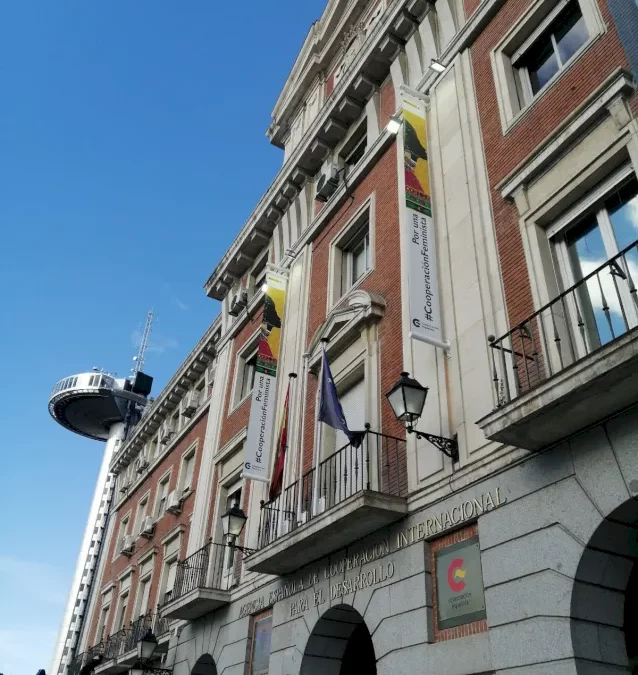 XPRINTA ·  AECID ·  Banderolas