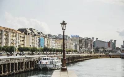 Santander impulsa la protección del patrimonio gráfico del comercio con un posible archivo de rótulos históricos