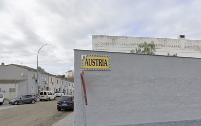 Del azulejo al vinilo: el callejero de Badajoz abre el debate sobre las placas de calle